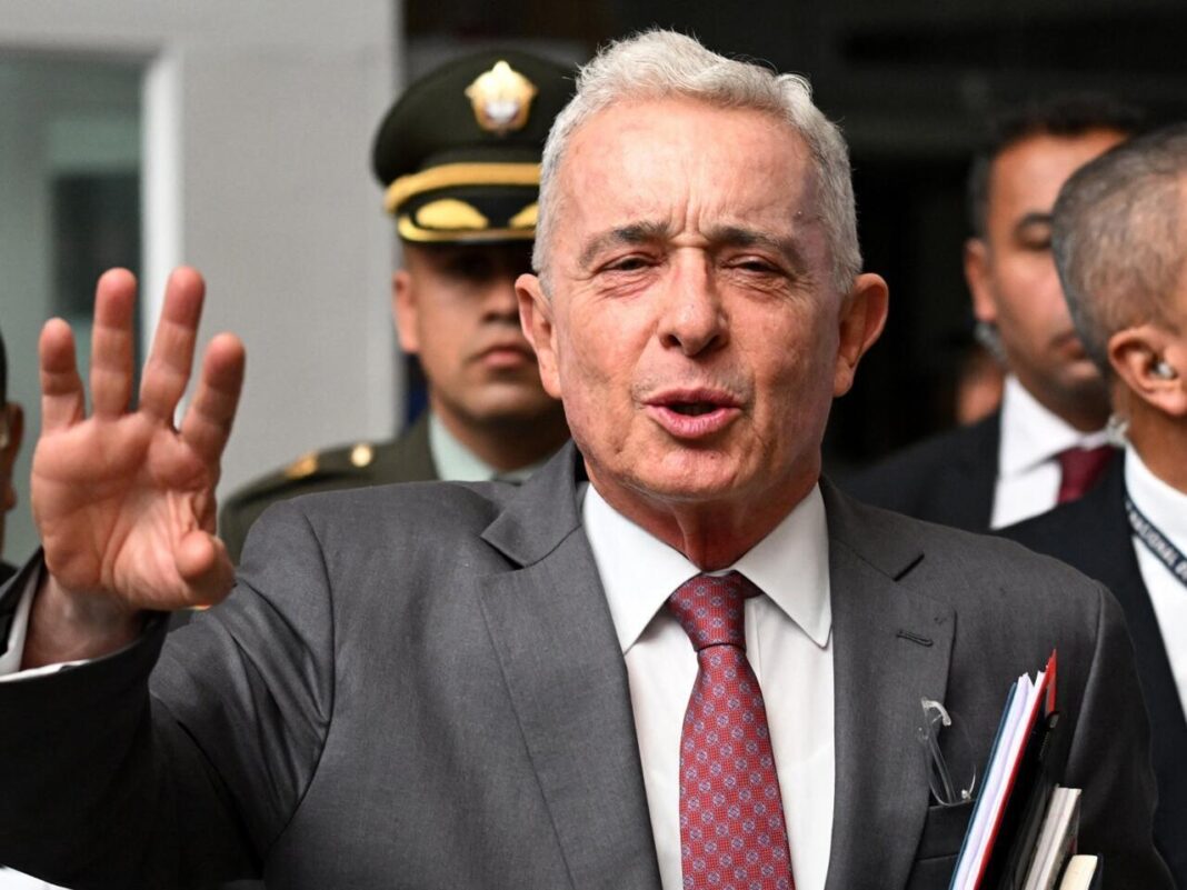 Colombie : Álvaro Uribe, premier ex-chef d’État condamné