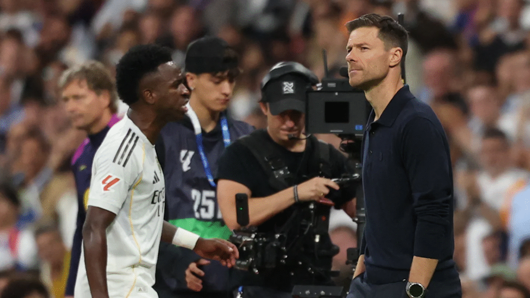 Vinicius Jr s’excuse, mais ignore Xabi Alonso dans son message