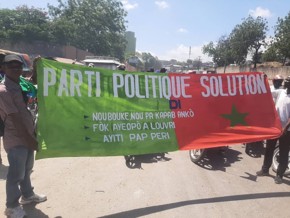 Solution réclame la réouverture immédiate de l’Aéroport International Toussaint Louverture lors d’une marche à Maïs-Gaté Solution réclame la réouverture immédiate de l’Aéroport International Toussaint Louverture lors d’une marche à Maïs-Gaté