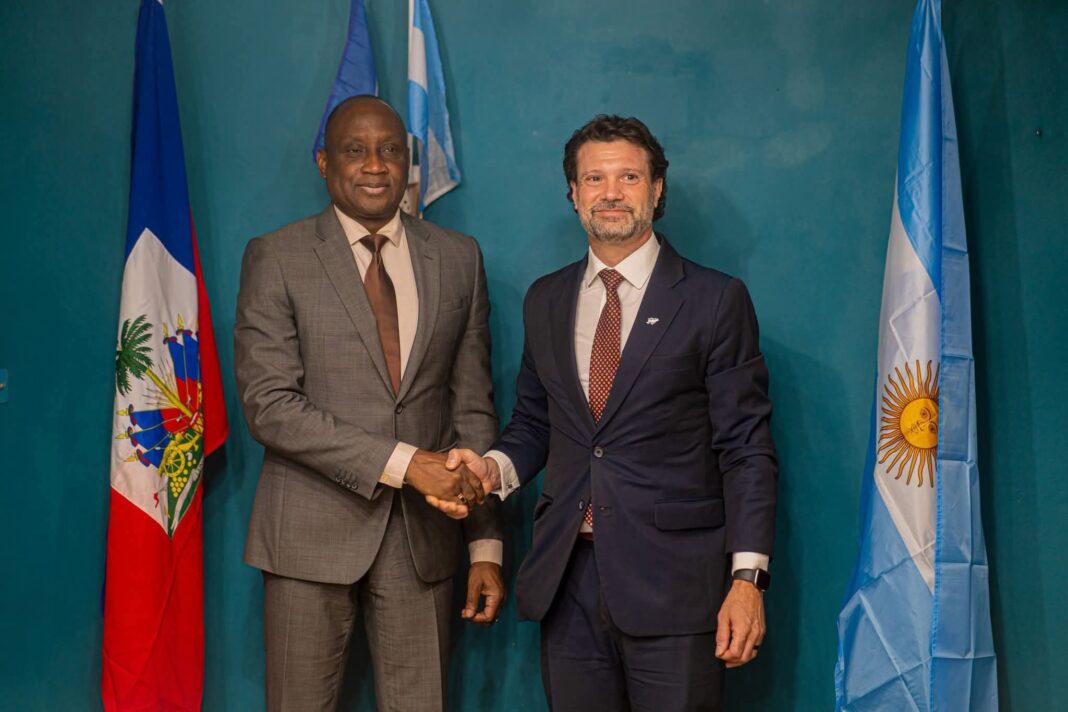 Haïti et l’Argentine renforcent leurs liens en matière de défense Haïti et l’Argentine renforcent leurs liens en matière de défense